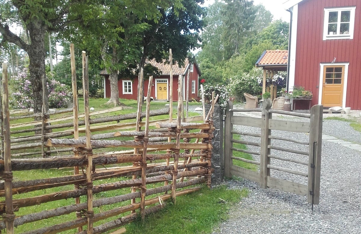 Norrtälje, Roslagsgärdsgård med torpargrind i trä