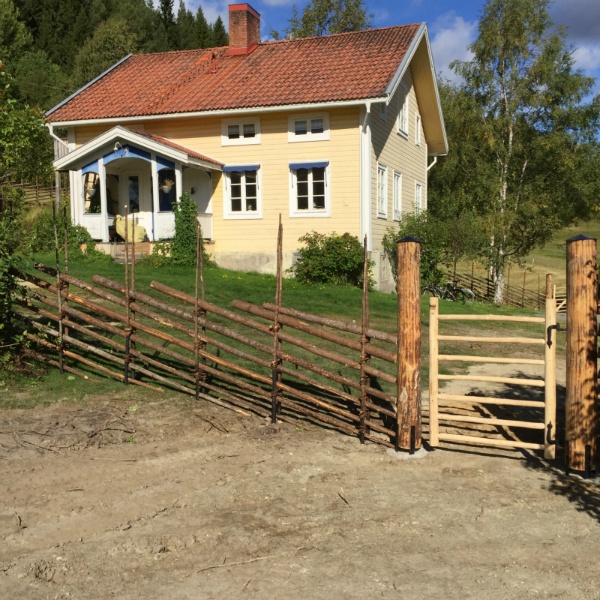 Skålan, gärdsgårdsmodell Jämtgård & Pinngrind i trä